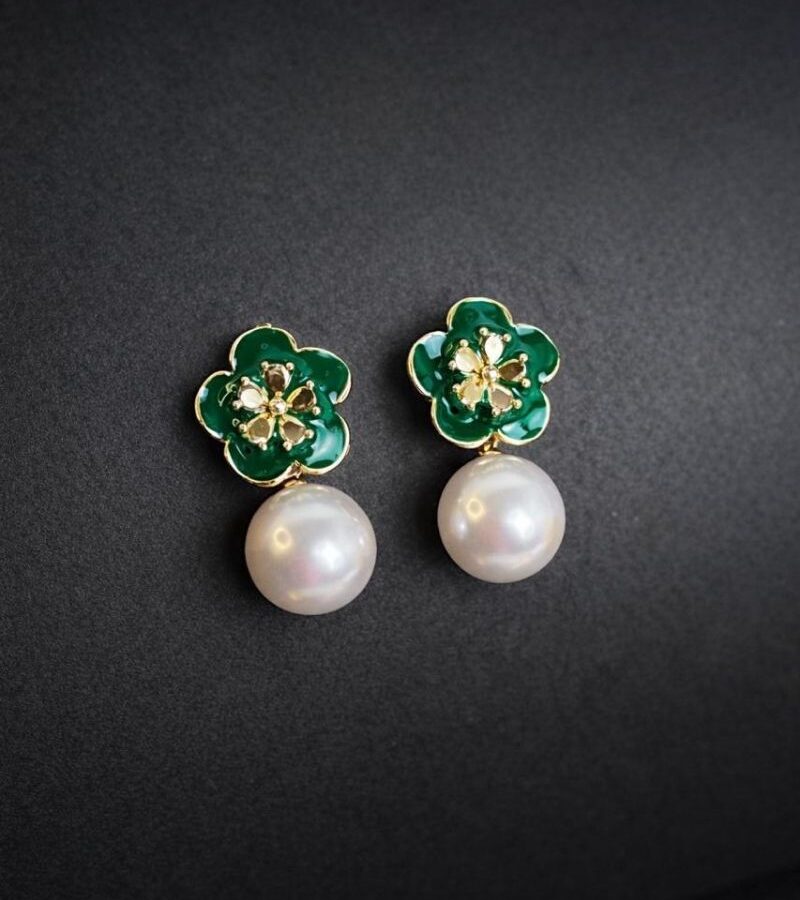Emerald Clover Pearl Drop Earrings