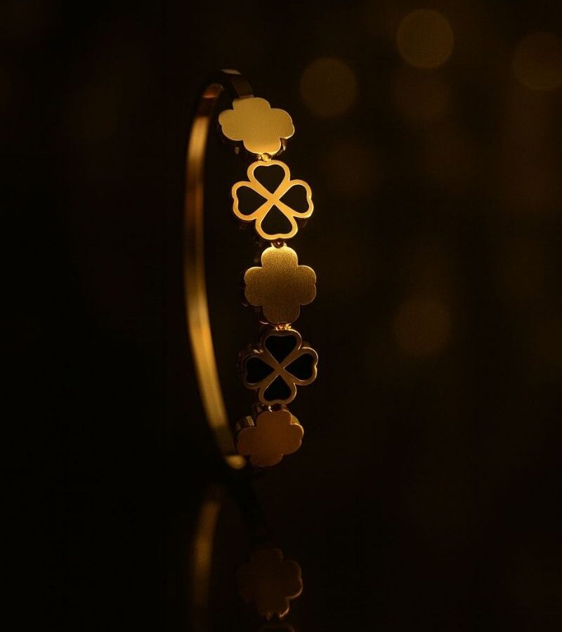 Fleur Clover Bangle