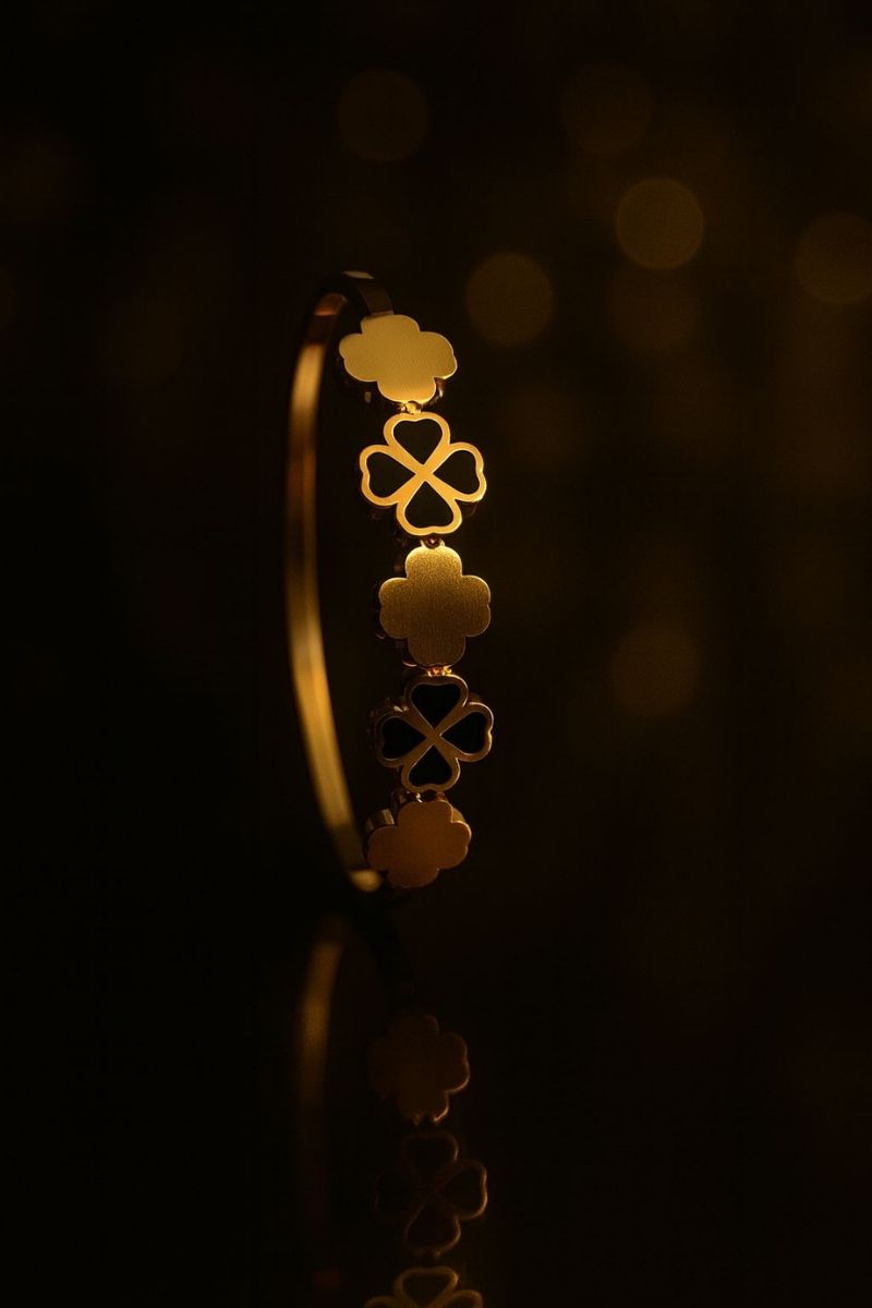 Fleur Clover Bangle Main Fleur Clover Bangle Main