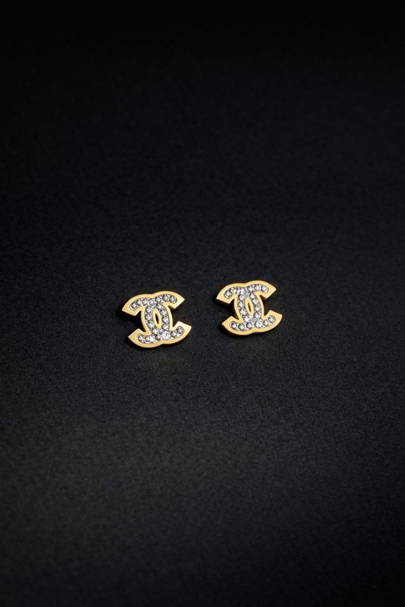 Monogram Pavé Stud Earringse Main Monogram Pavé Stud Earringse Main